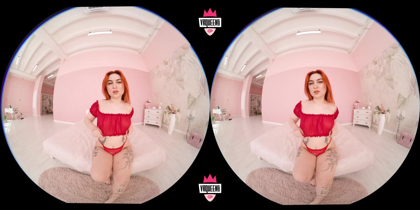 Nicelittlefox Strips Naked - VRQueens