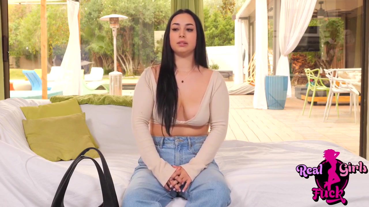 Thick Amateur Teen 18+ Gets Interviewed And Tries
