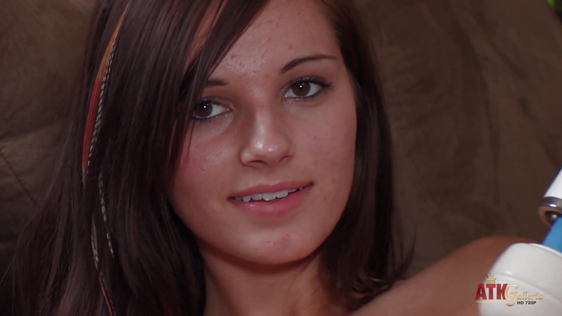 Masturbating Madison Spears reaches orgasm at casting