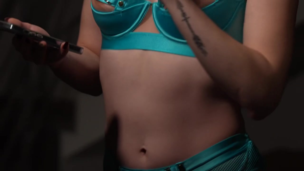 Demona is in great shape from the morning! - Jacquie et Michel TV