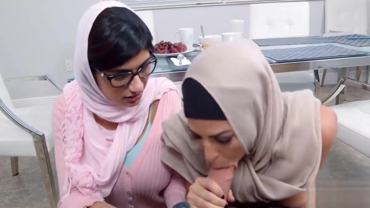 Mia Khalifa tag team with her Step mom