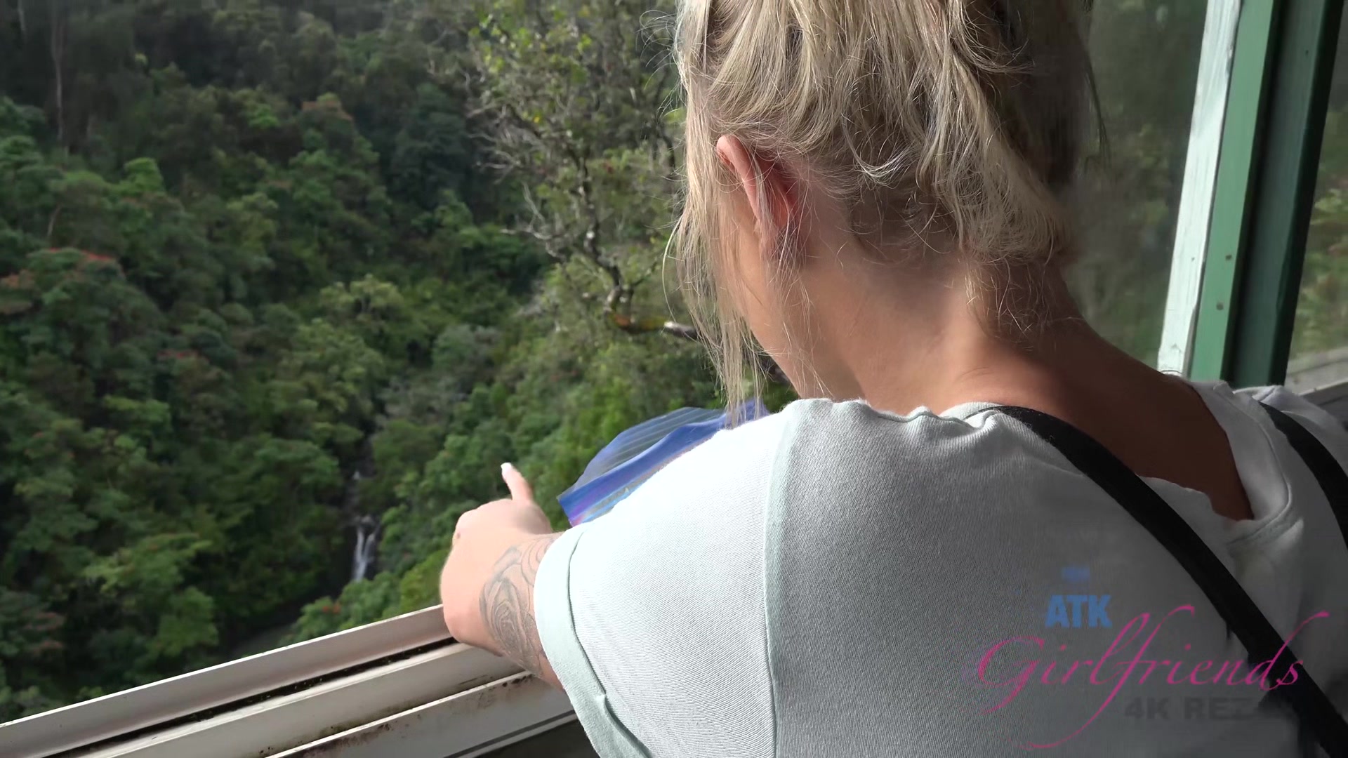 Virtual Vacation In Hawaii With Emma Hixx 9/16