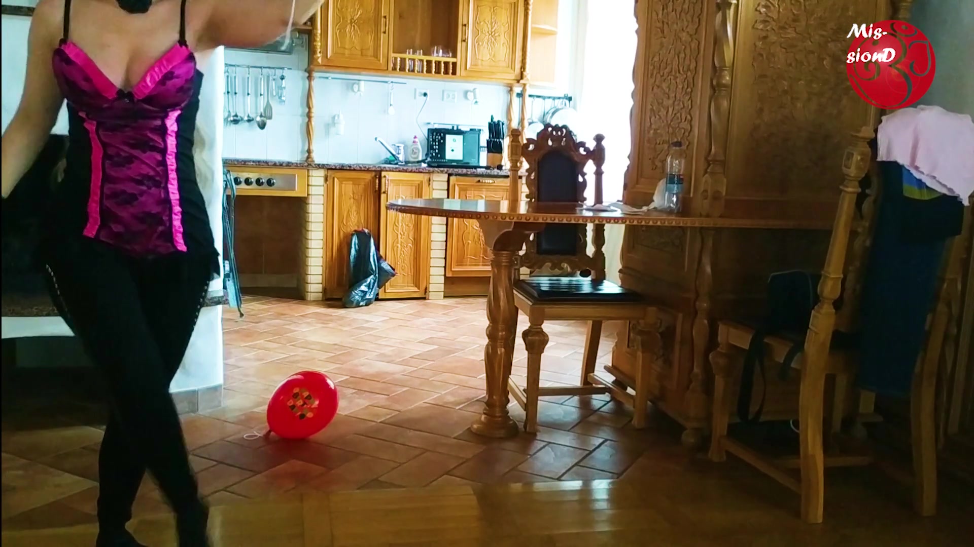Blonde With Balloons - Sex Movies Featuring Findom Goaldigger