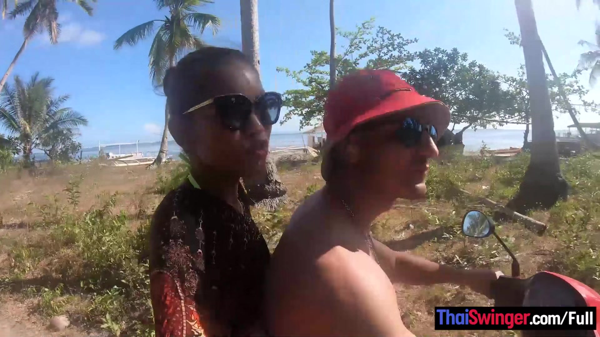 Beach sex in public with big ass Thai girlfriend who has an amazing big ass