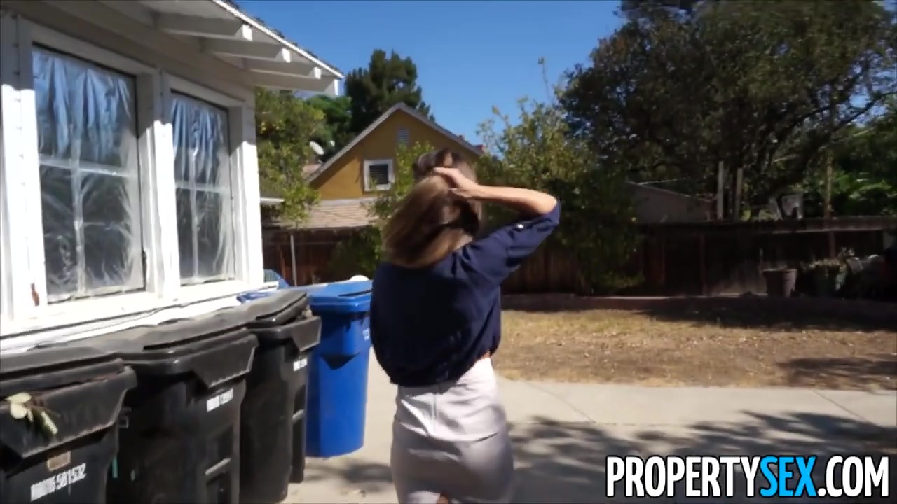 PropertySex Real Estate Agent Desperate to Sell House Fucks on Camera