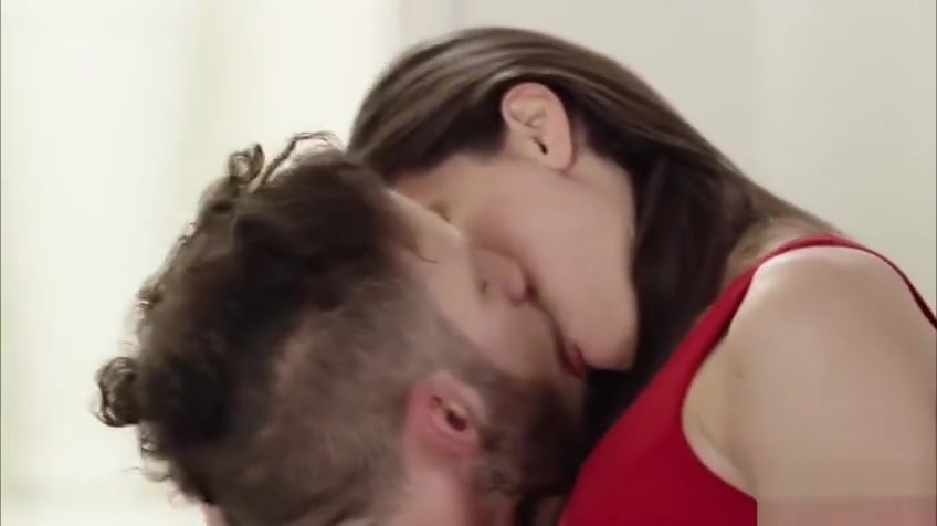 TS Superstar Korra DelRio tries riding dudes big cock
