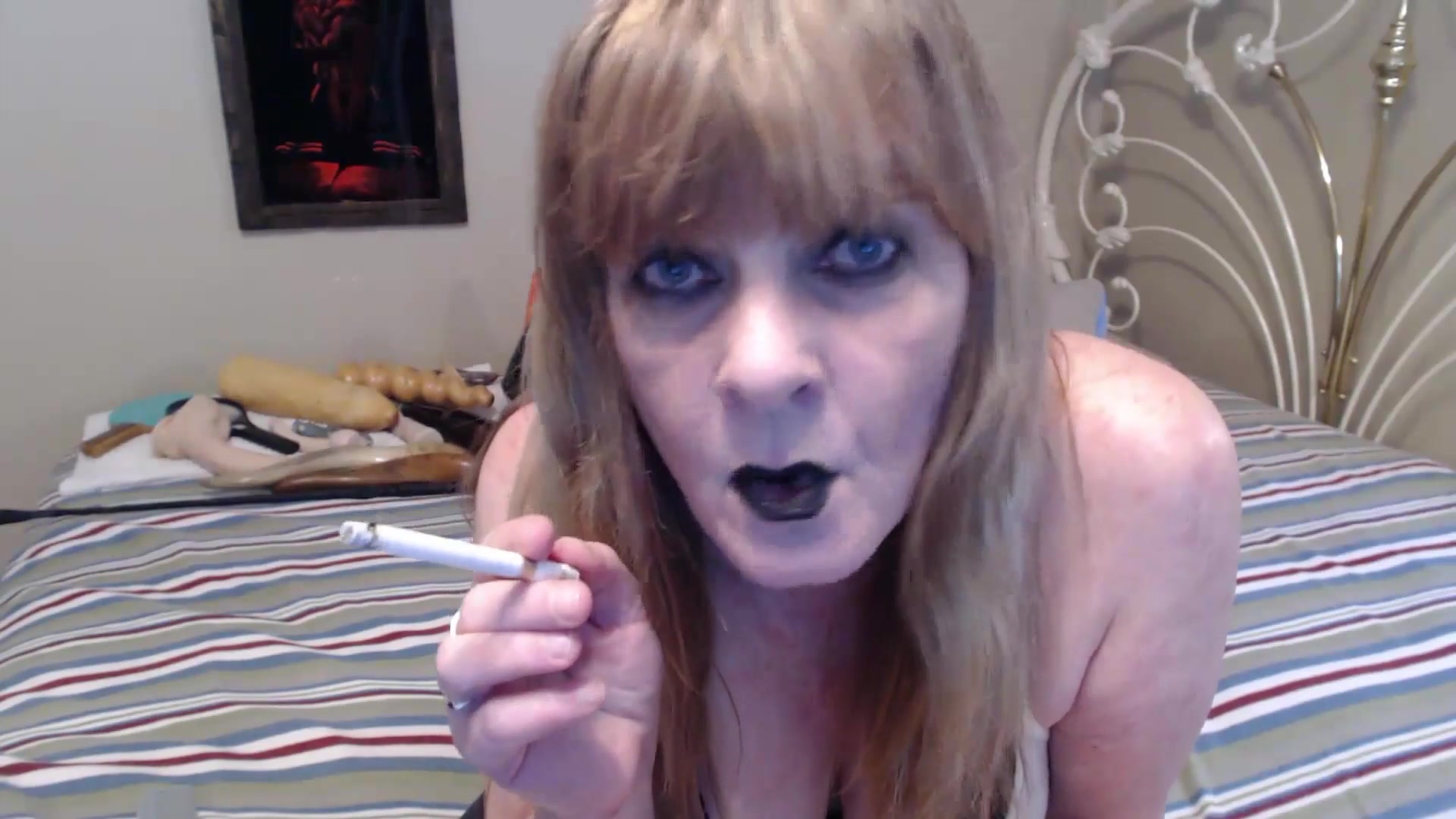 Black Lips Smoking MILF, Cum Watch - TacAmateurs