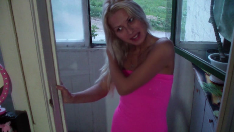 Pair non-professional copulates golden-haired gf and explodes on her face