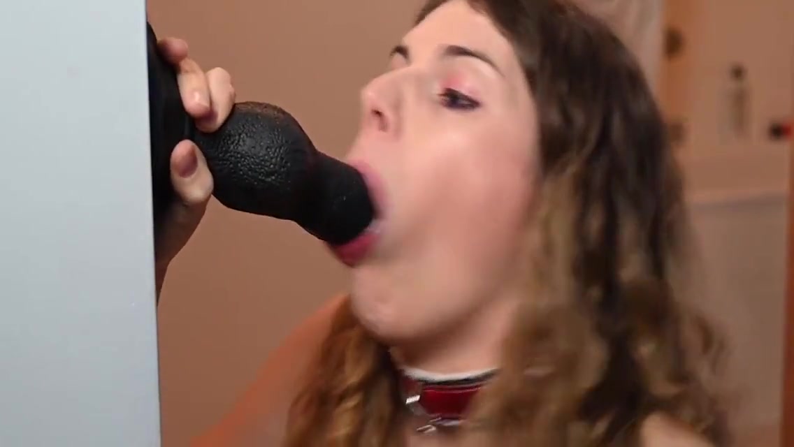 Zeta Paws Dildo Deepthroat 4 Min