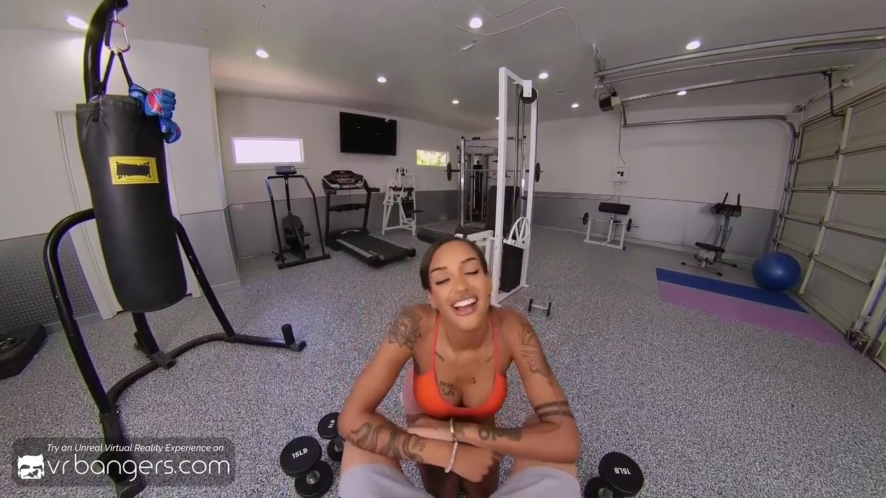 Zoey Sinn In Sexy Black Babe Seducing On Gym Vr Por