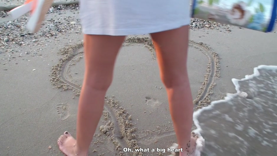 Hottest amateur girlfriend getting real fuck on the beach