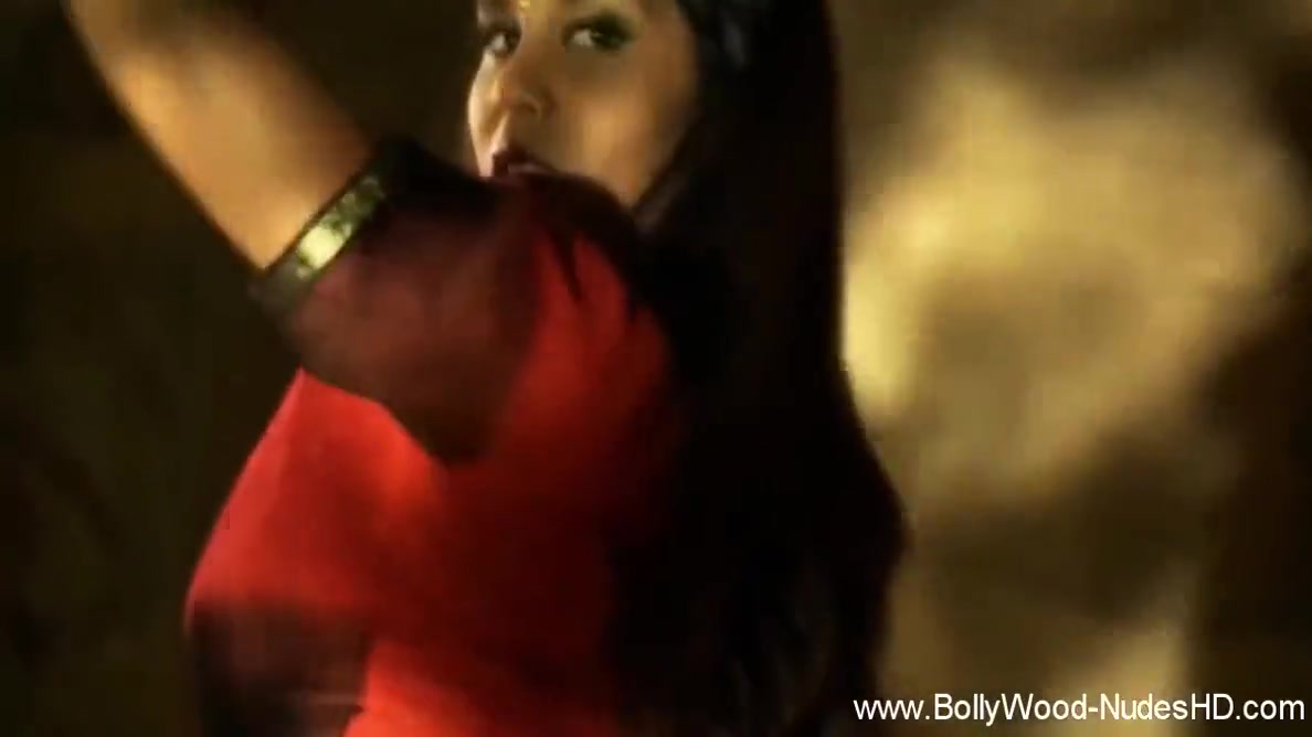 Beautiful And Naked Bollywood Beauty From India Gets Nude