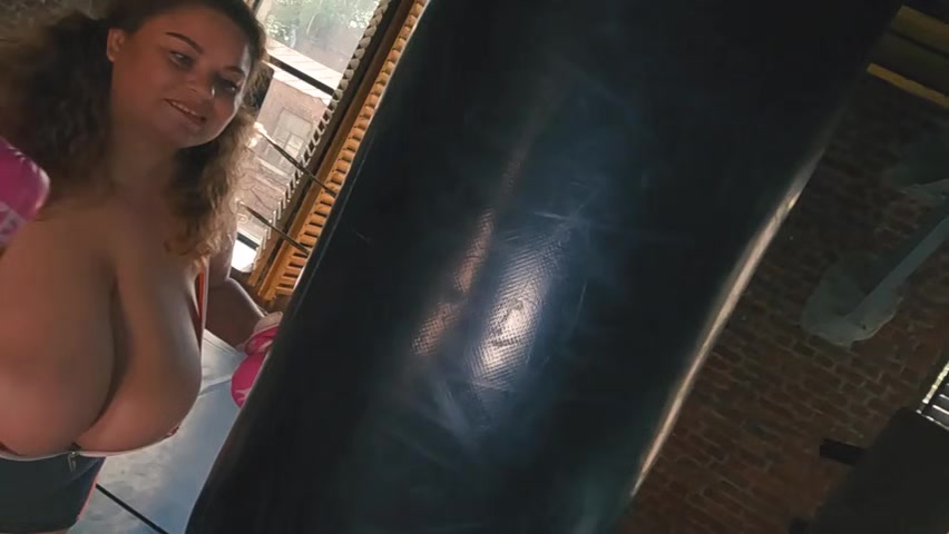 Boxing and My Boobs Fall Out - RealAnnaKatz