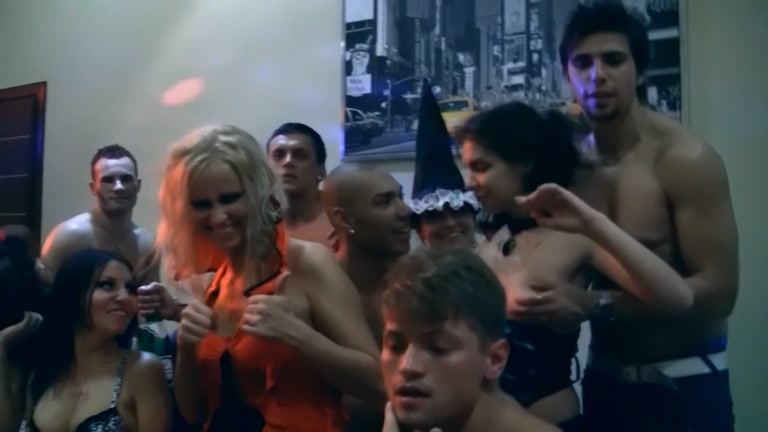 Hawt gal squirting in front of everybody