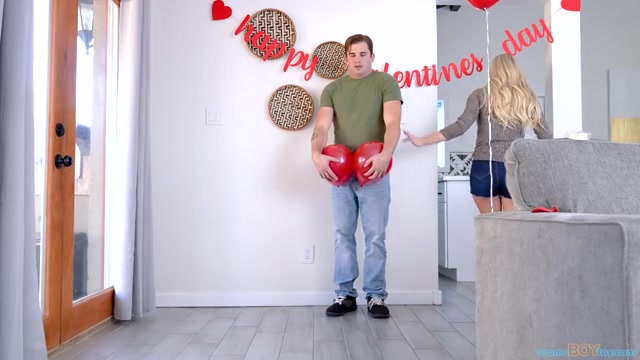 Stepmoms Valentines Day Toy - S2:E2 - Momlover