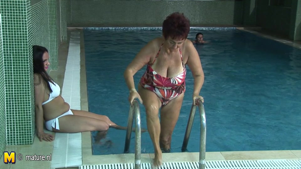 Mature Women Getting Relaxed In An All Female Sauna - MatureNL