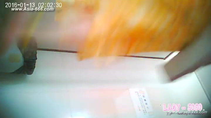 chinese girls go to toilet.19