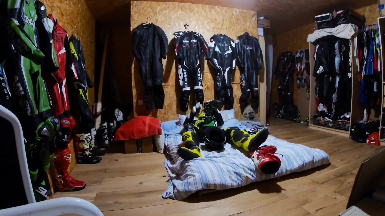 Biker cuming gear gloves