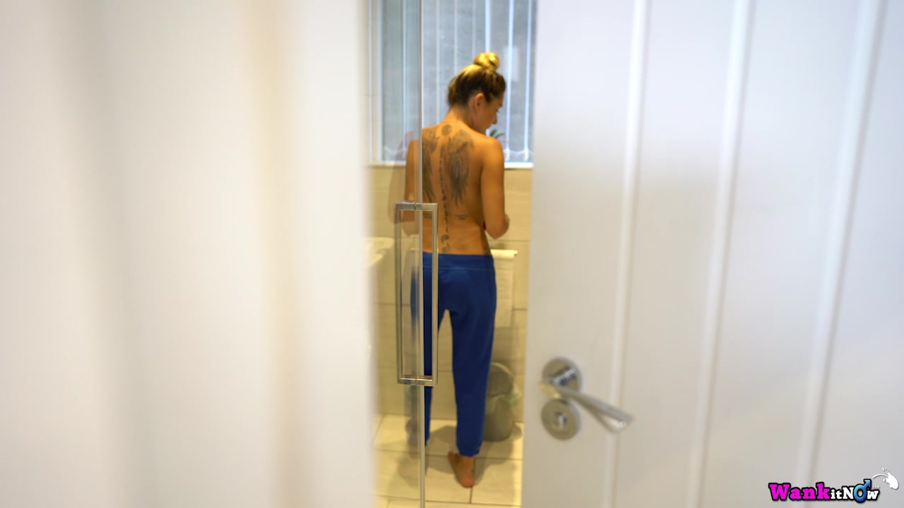 Selene - Naughty Shower Wank - Sexy Videos - WankitNow