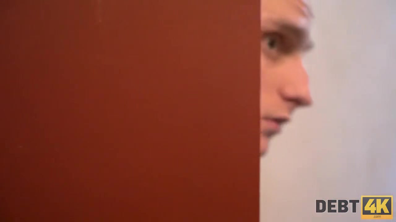 DEBT4k. Boyfriend finds out girl has spent a lot of money from card