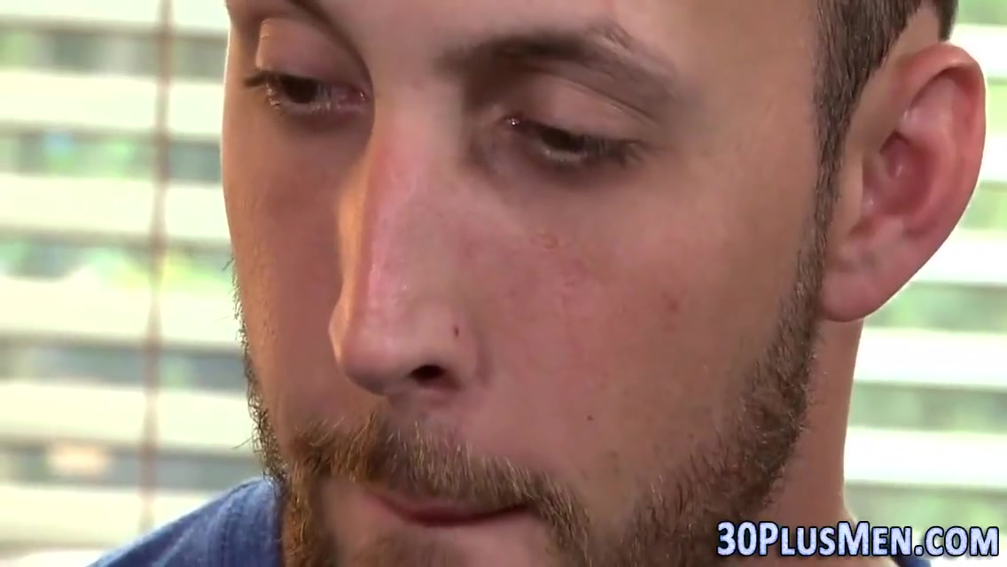 Muscly Hunk Gets Sucked 5 Min