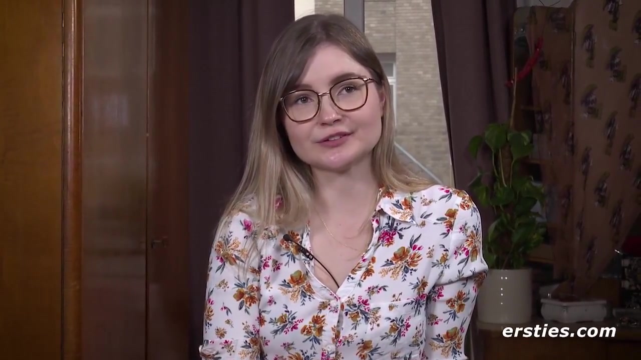 Lehramtsstudentin Emily Liebt Es, Mit Toys Zu Masturbieren
