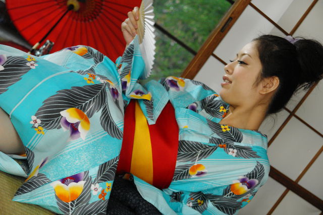 Hana makes magic with her warm lips during rough porn