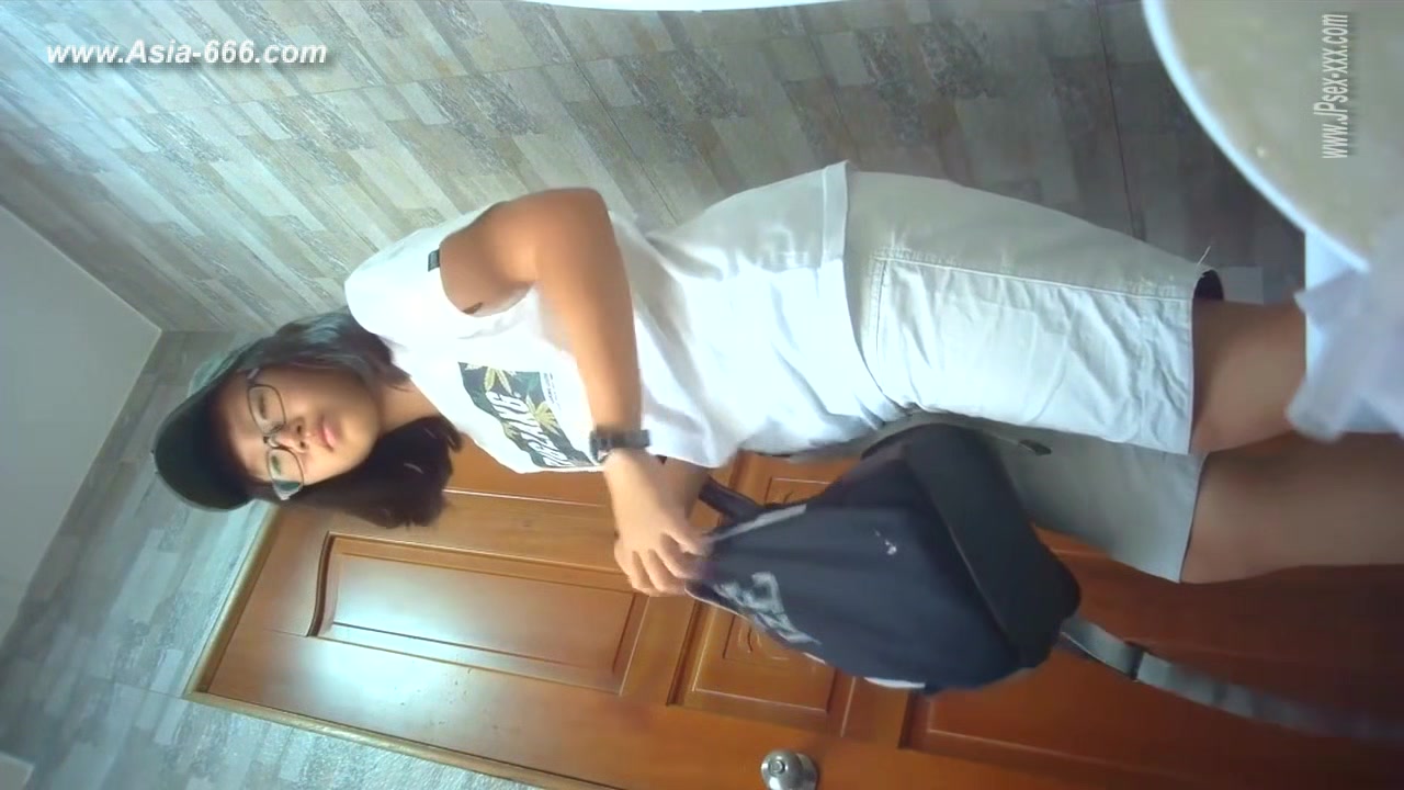 chinese girls go to toilet.186