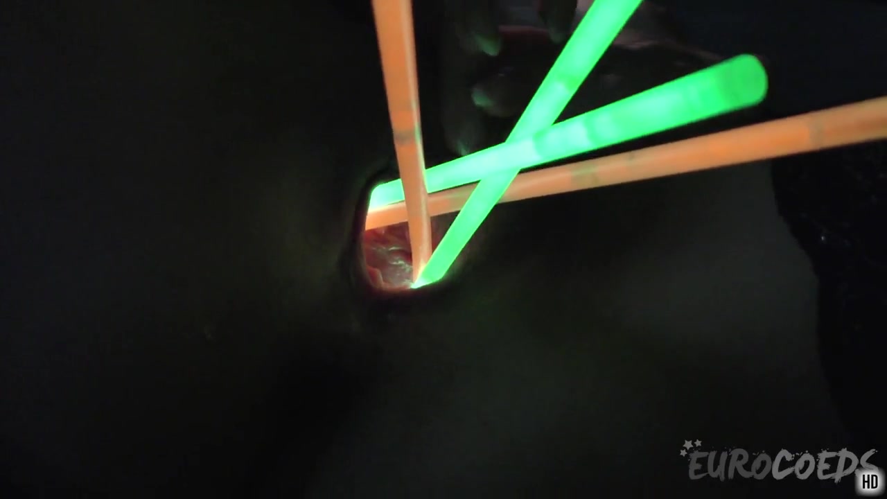 Fucking Hot Glowstick Masturbation And Gapes With Fresh Caroline - EuroCoeds