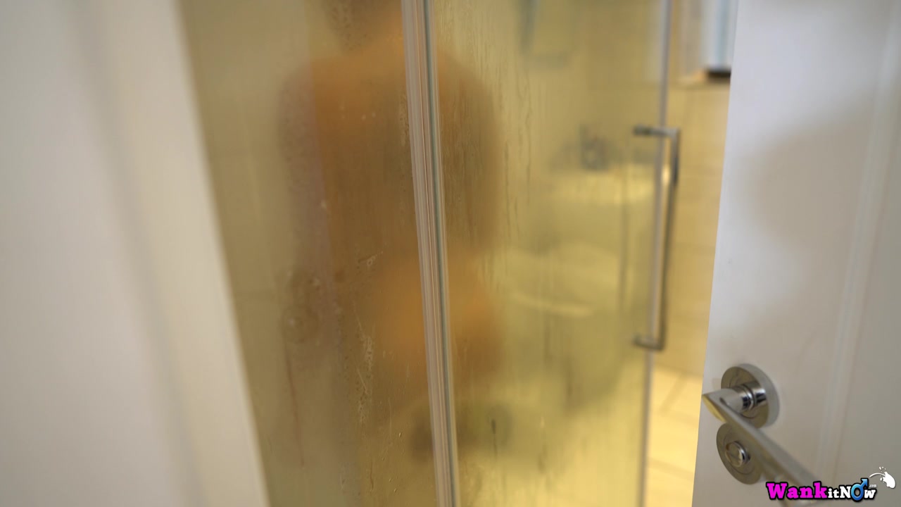 Selene - Naughty Shower Wank - Sexy Videos - WankitNow