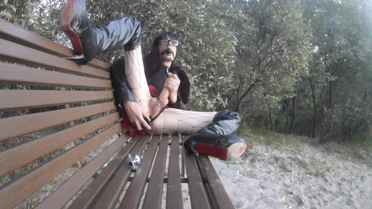 Sissyslut Fucks Her Self In The Park