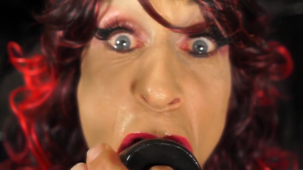28 Trailer-cum-slut In The Studio! Deepthroating & Cumshower