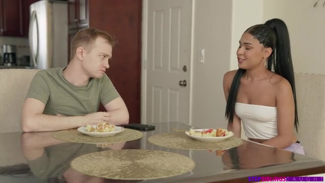 Stepbros A Shooter - S18:E7 - Stepsiblingscaught