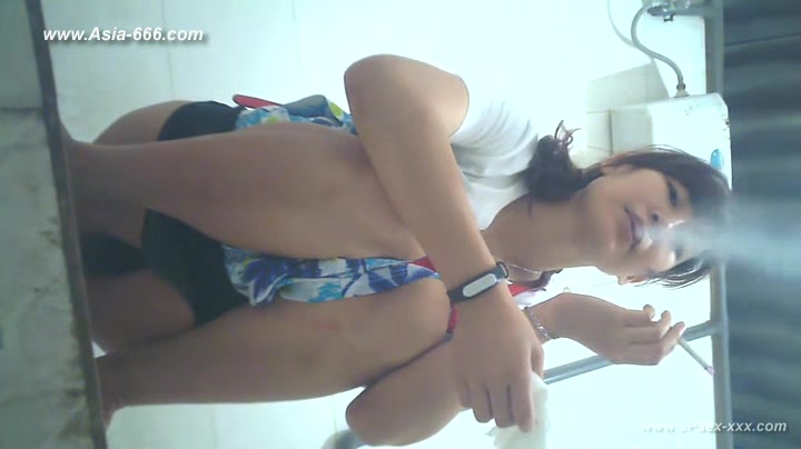 chinese girls go to toilet.93