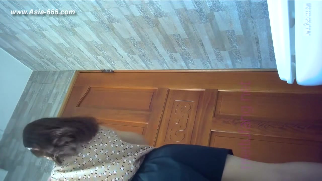 chinese girls go to toilet.316