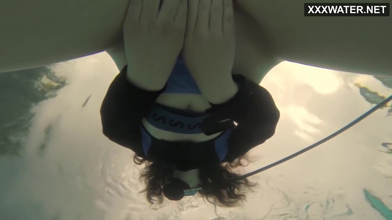 Emi Serene Masturbates Underwater In The Pool