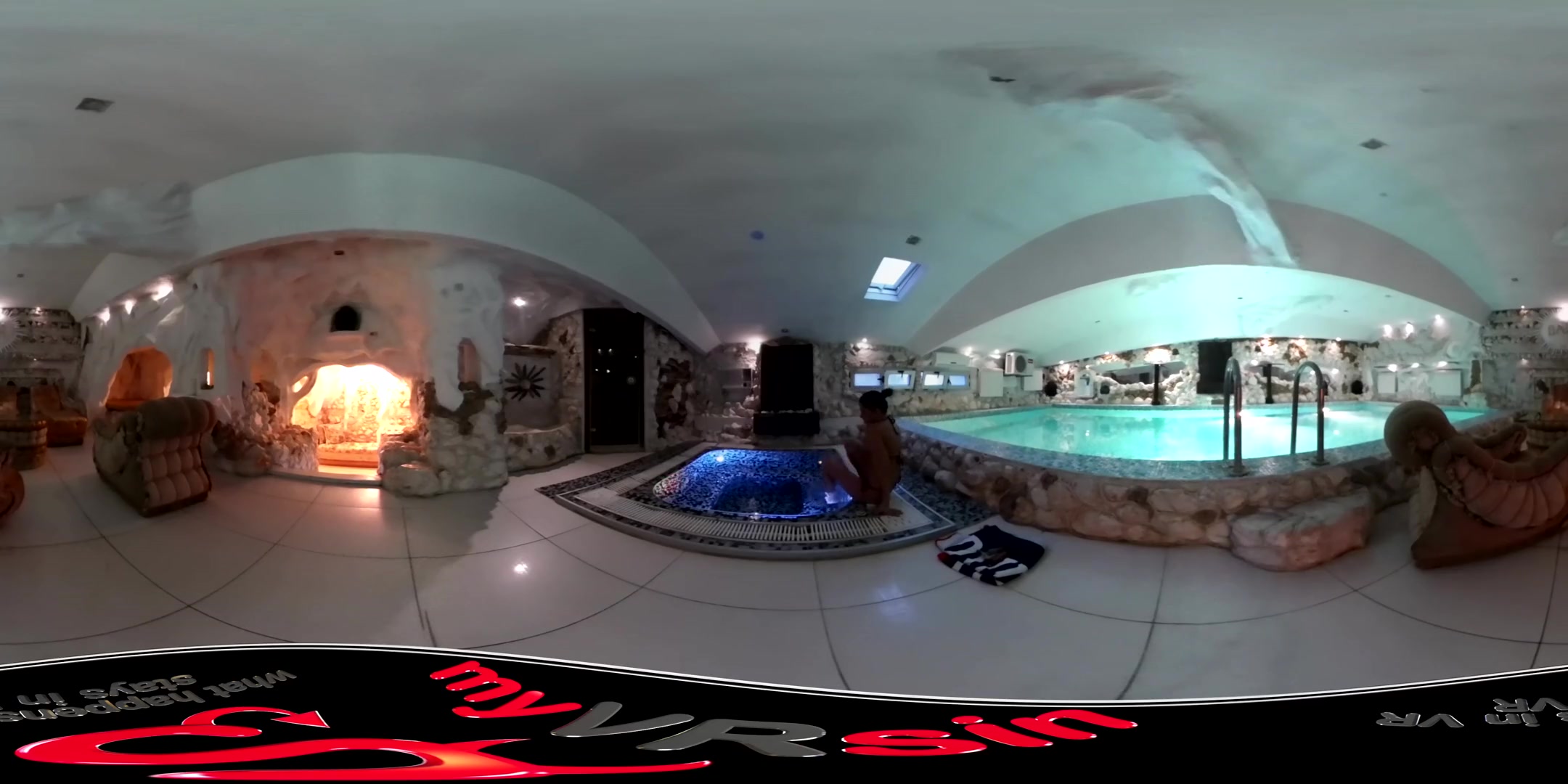 Coco De Mal in Hot Tub - myVRsin