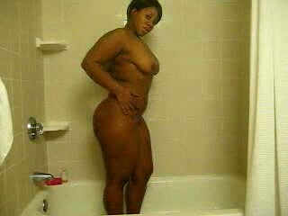 Curvy body wash station