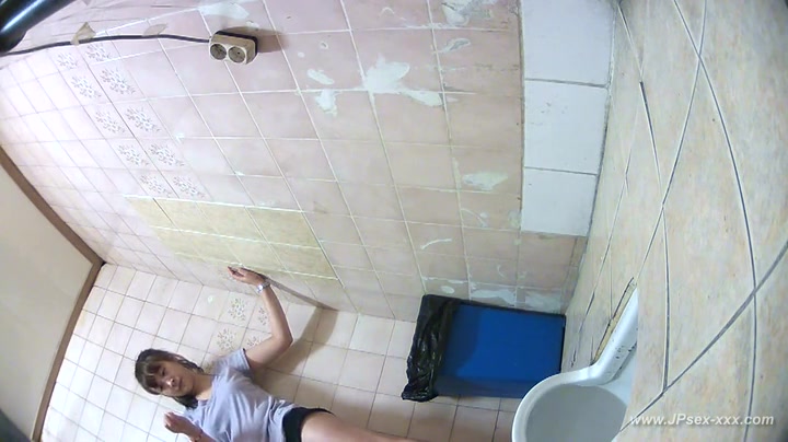 chinese girls go to toilet.15