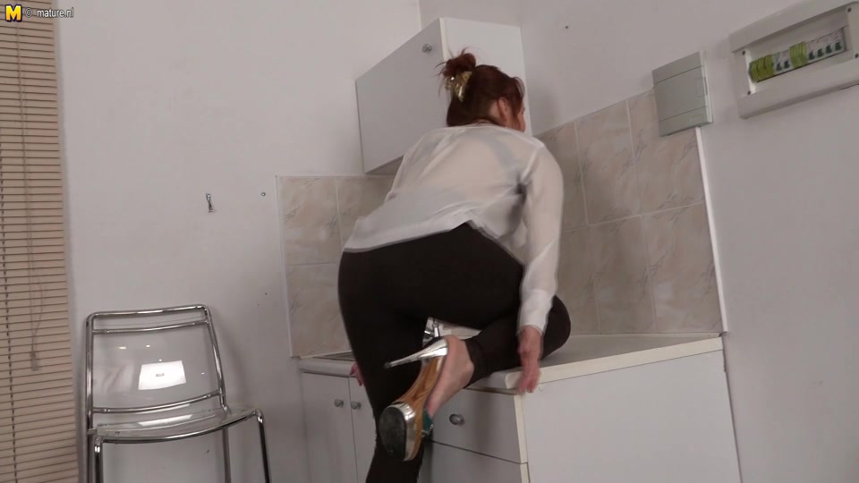 Hairy Housewife Getting Wet In Her Kitchen - MatureNL