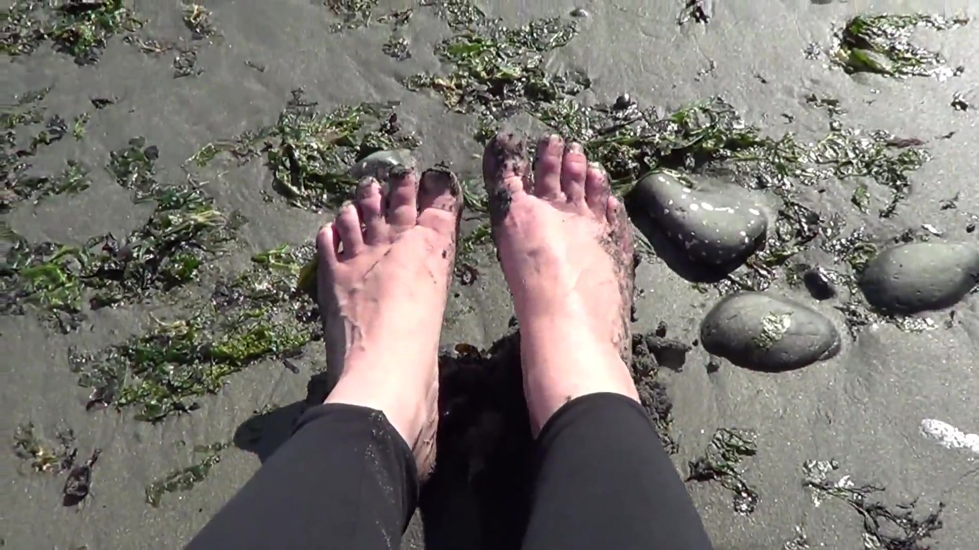 Dirty Sandy Beech Feet - TacAmateurs