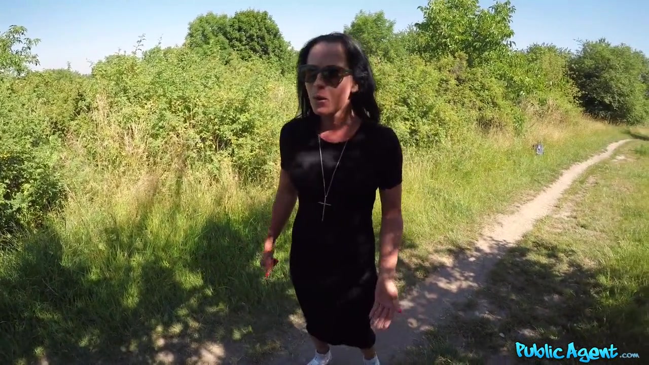 Jessica Lincoln Martin Gun in Russian Waitress Fucked in Public - PublicAgent
