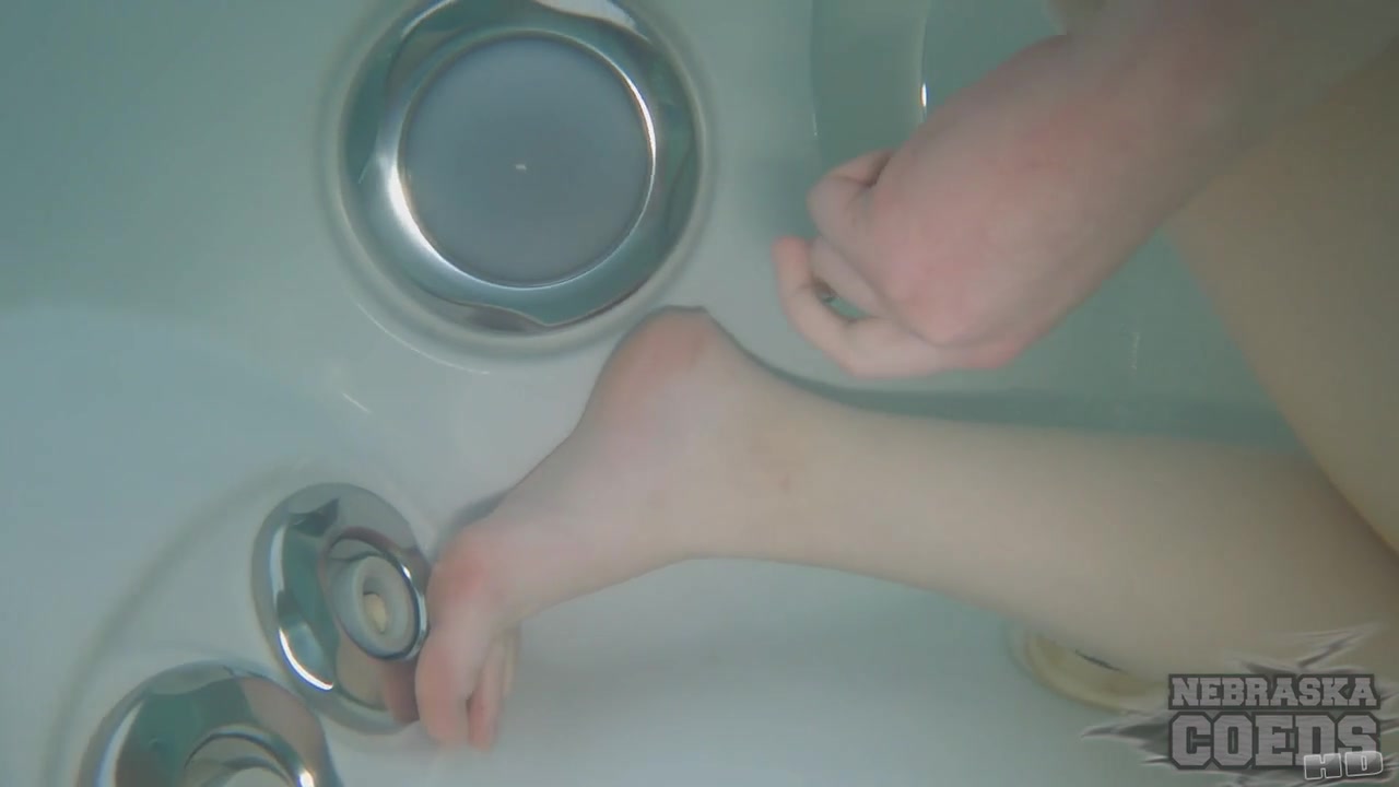 18yo Matty Underwater In Jacuzzi During Winter Big Thick Glass Dildo Sliding In And Out