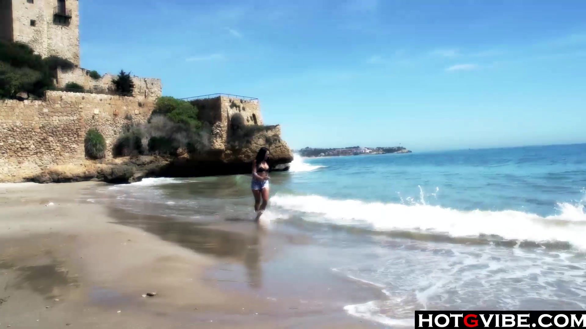 Slim Spanish Latina fucks herself on the beach