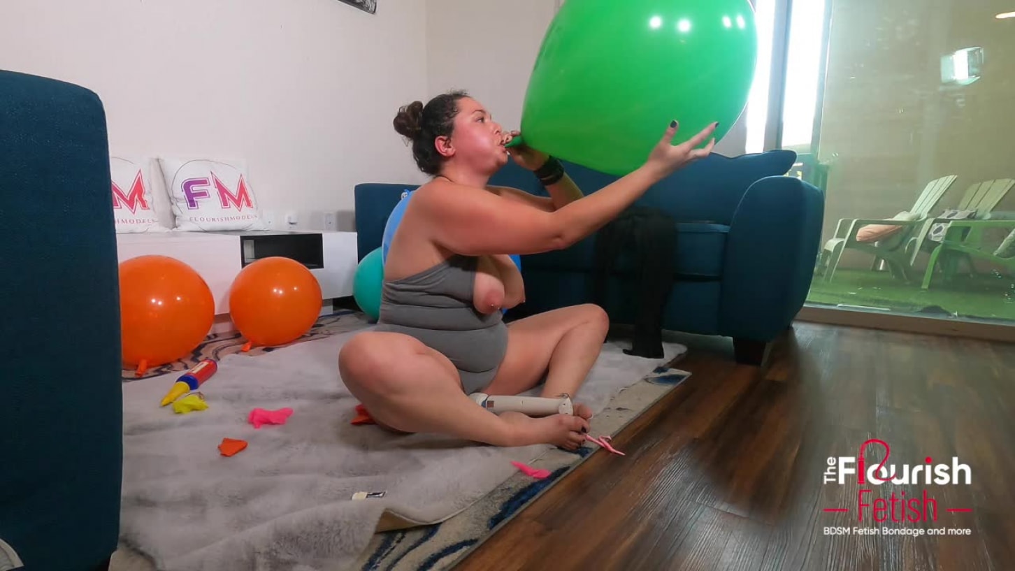 Looning Squirting by Butt Plug Betty