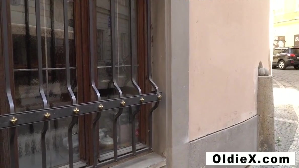 Old Lady Gets Her Pussy Filled