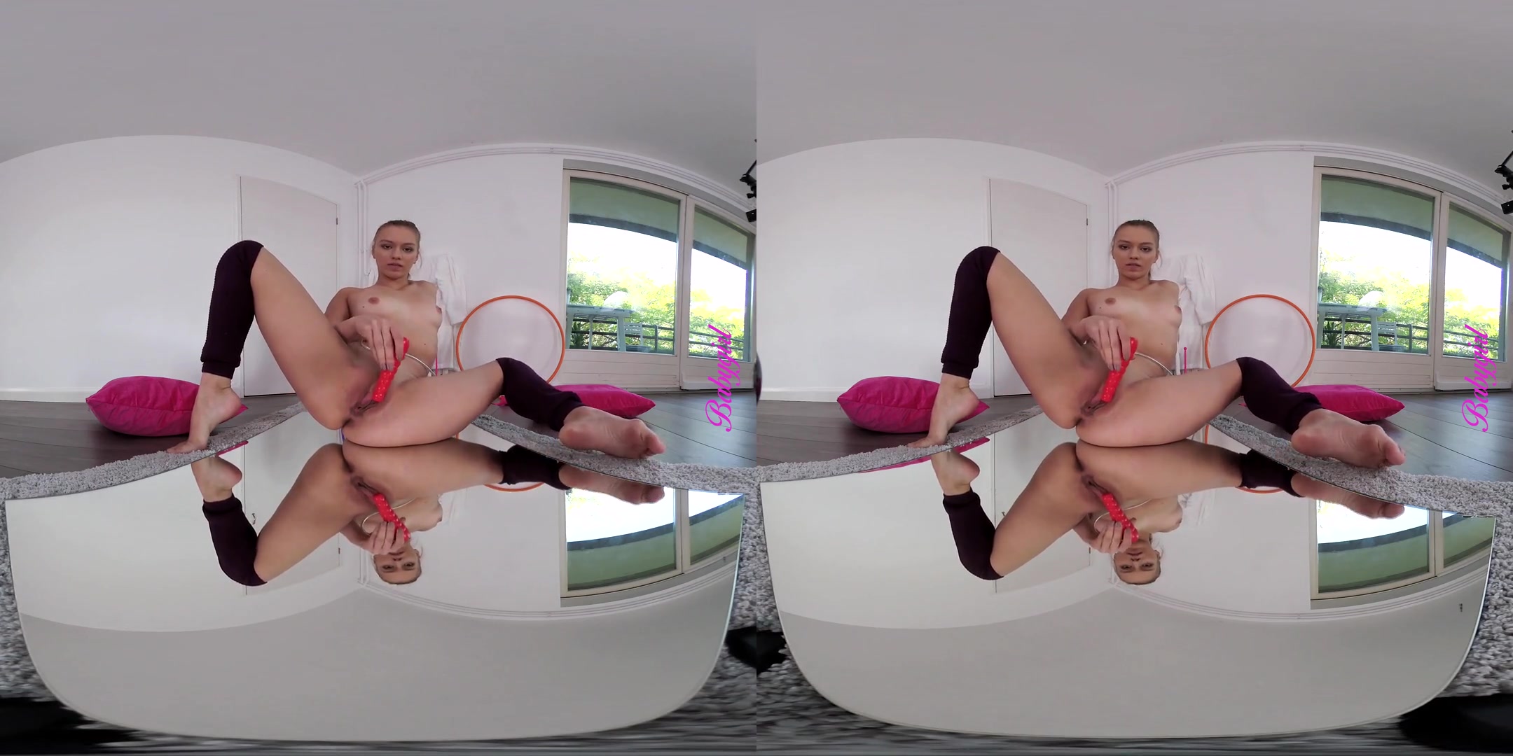 Mia Split in 18yo Flexible Gymnast - Mirror - perVRt