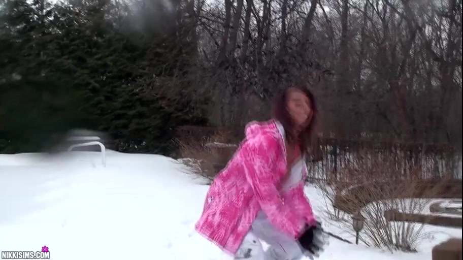 Nikki Snow Ball Fight Video