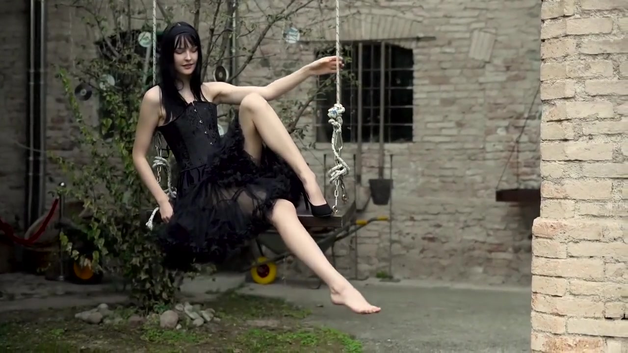 Amelia Riven Amelias Swing 2