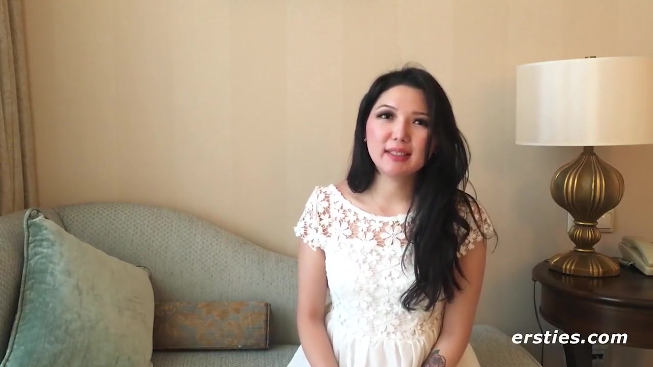 Start-up-grunderin Ameliya Aus Kasachstan Masturbiert Mit Einem Vibrator